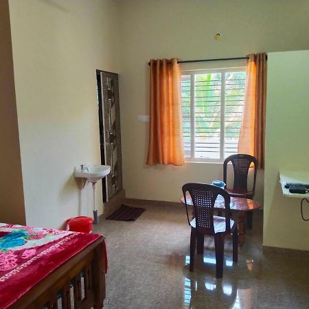 Oyo 8206 K J Residency Hotell Mysore Exteriör bild
