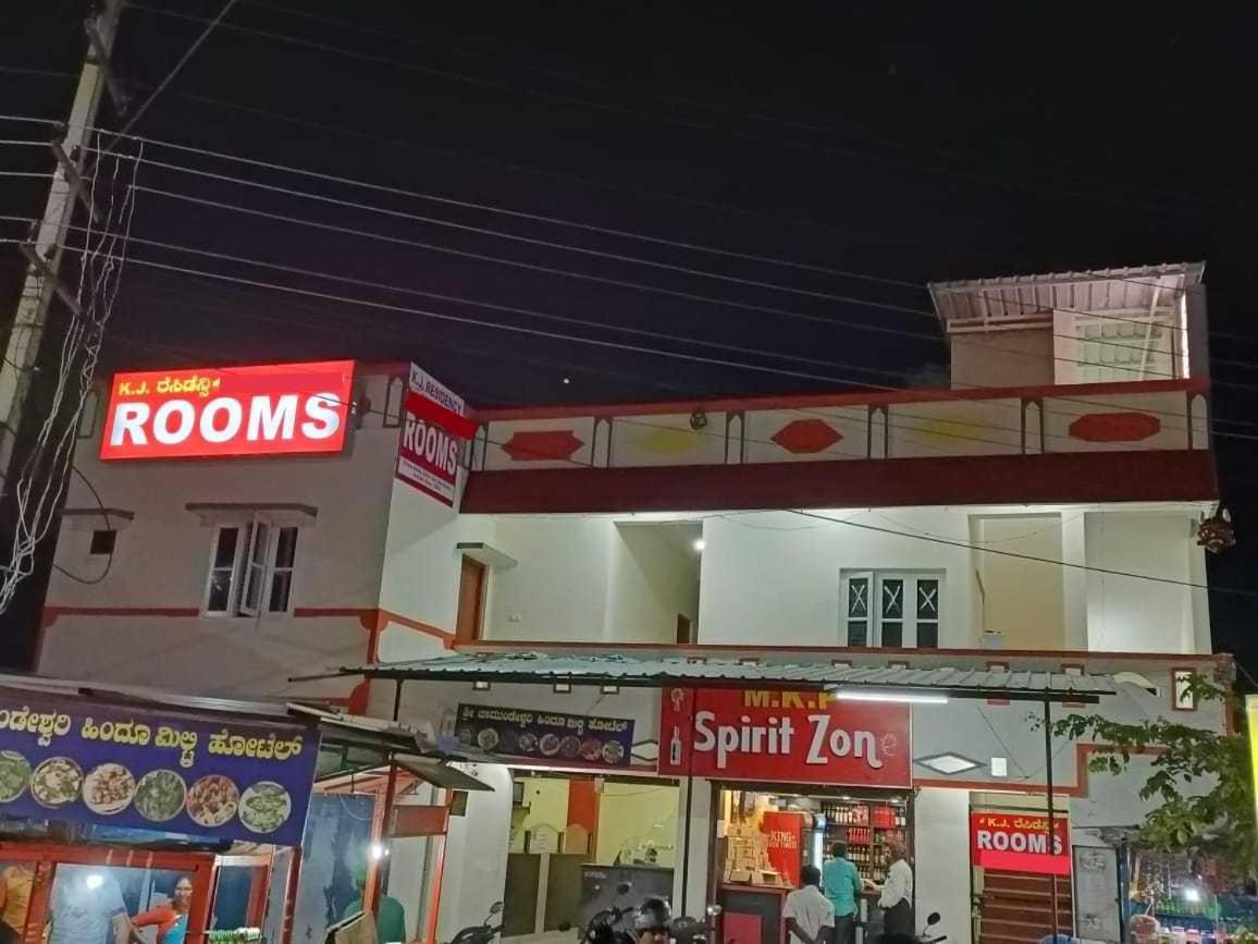 Oyo 8206 K J Residency Hotell Mysore Exteriör bild