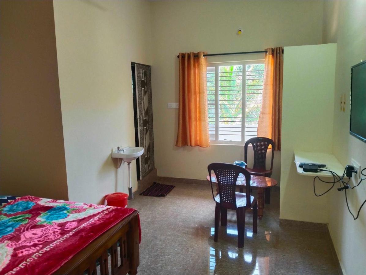 Oyo 8206 K J Residency Hotell Mysore Exteriör bild
